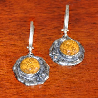 СРЕБЪРНИ ОБЕЦИ  С ЖЪЛТ ЯСПИС